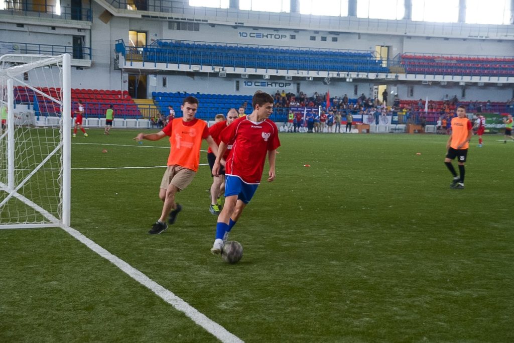 16 июля - Футбол на море: волонтеры VS футболисты республики - Мариуполь